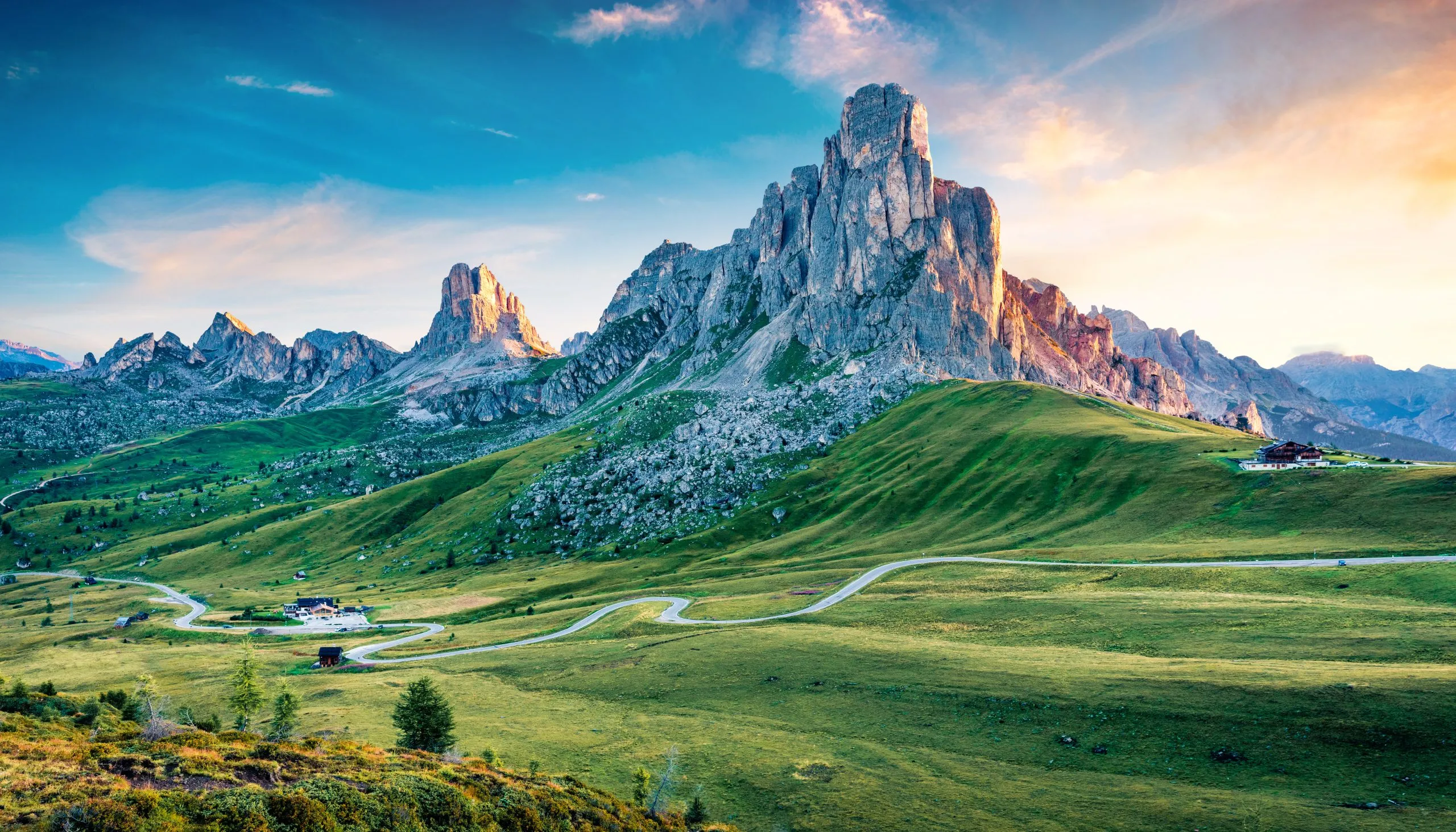 Breathtaking morning view of peak Ra Gusela, Averau - Nuvolau group from Passo di Giau. Exciting summer sunrise in Dolomiti Alps, Cortina d'Ampezzo location, South Tyrol, Italy, Europe.